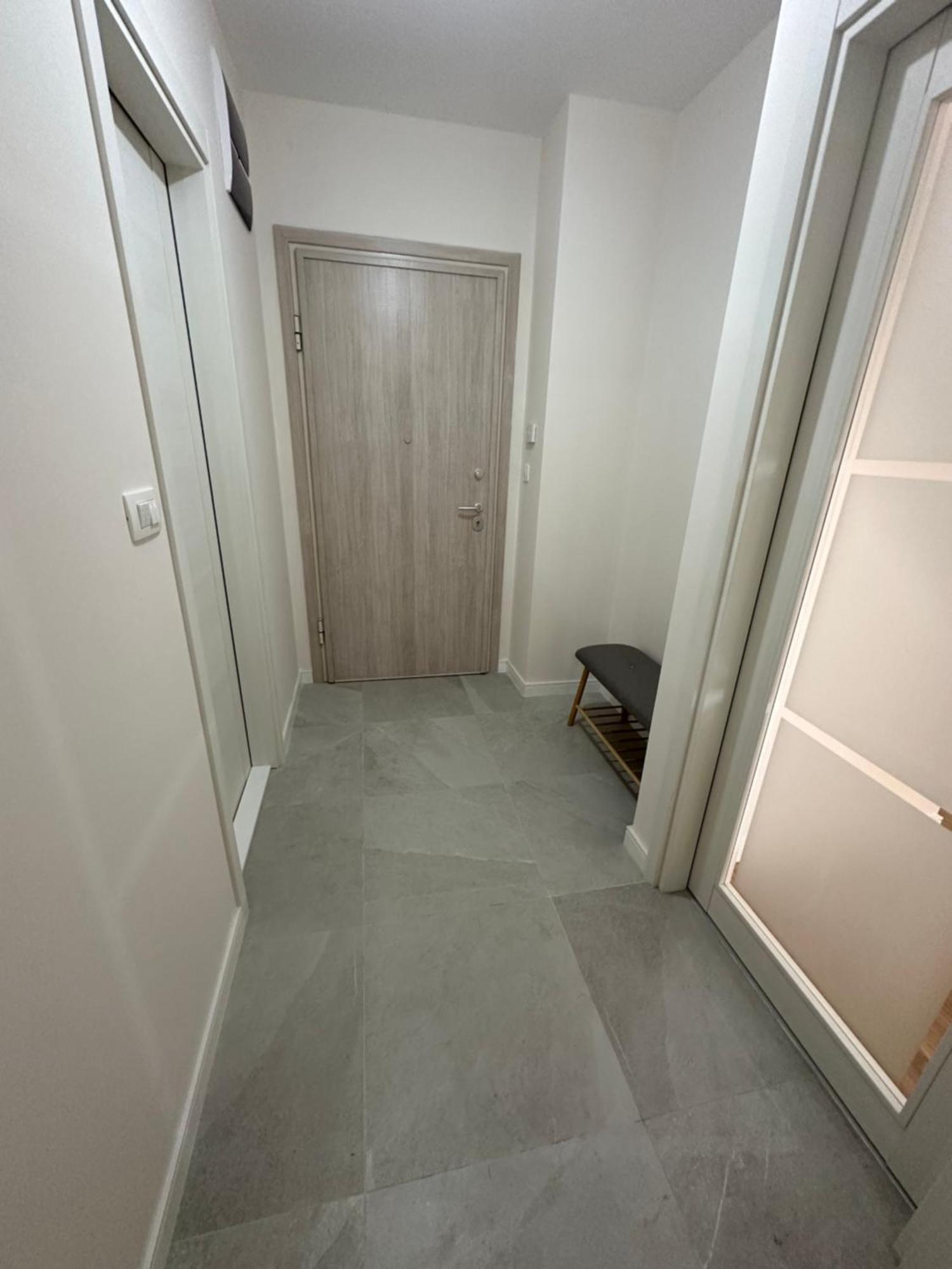 Apartment Cozy 1bd Point-garage Available 5e Per Day Podgorica